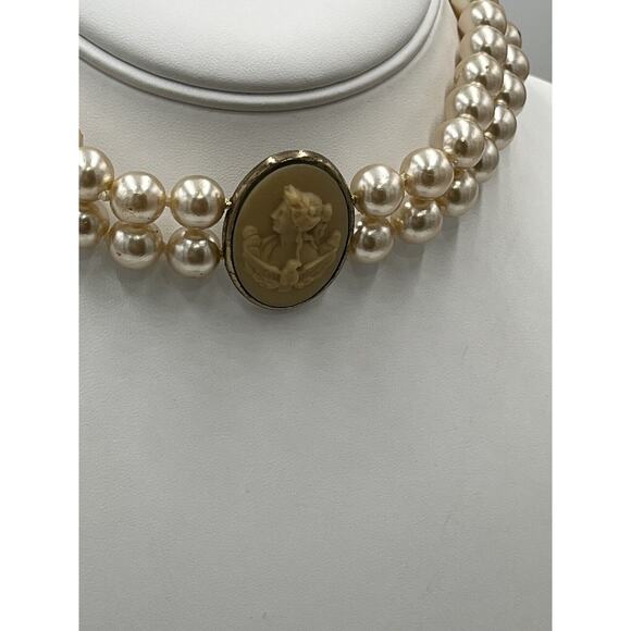 Extasia Signed Vintage Cream Faux Pearl Two Strand Yellow Shell Cameo Necklace - Picture 12 of 15